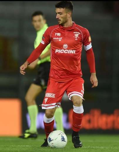 Raffaele Bianco in maglia rossa